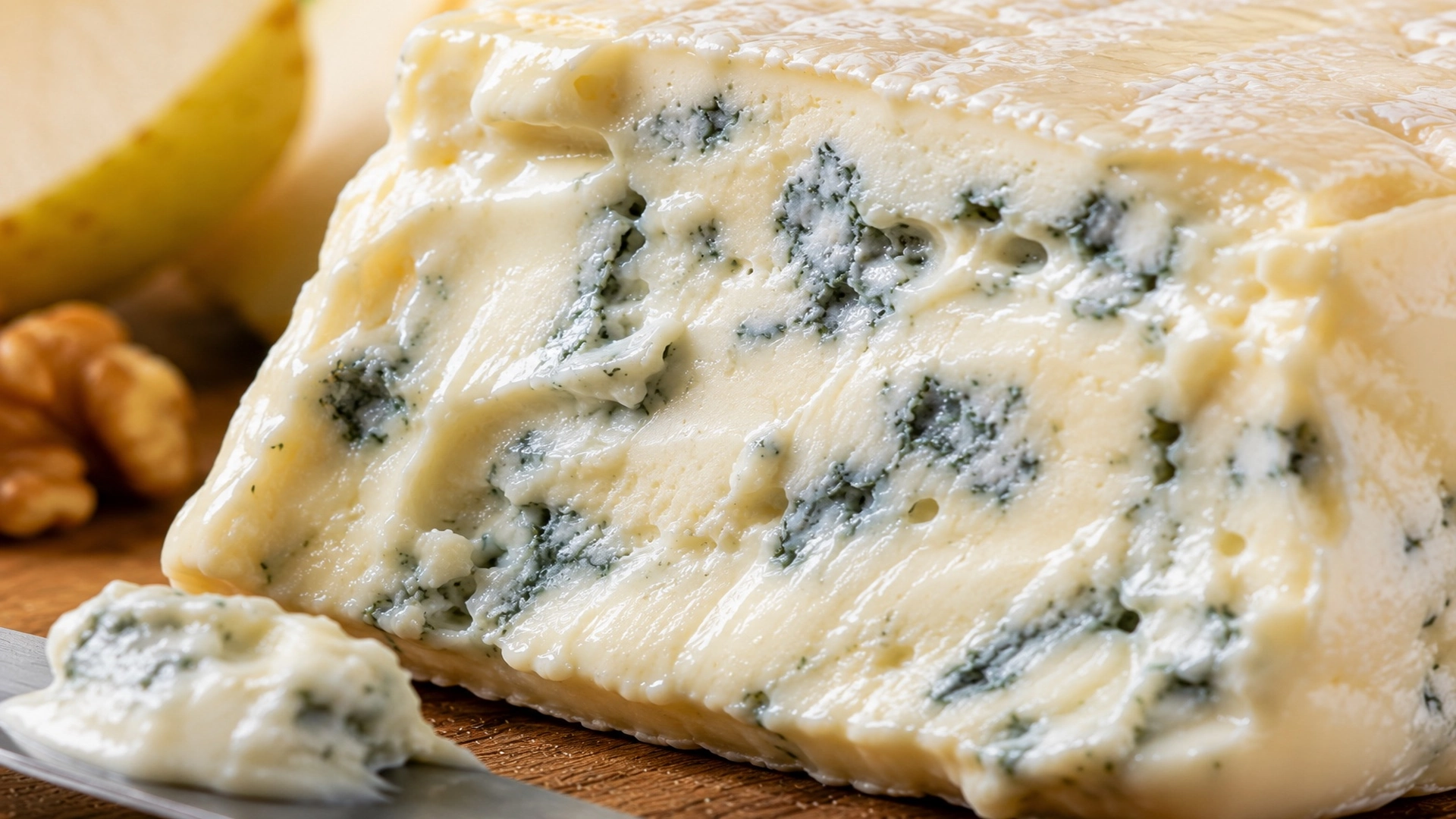 Detail krémové struktury Gorgonzola Dolce